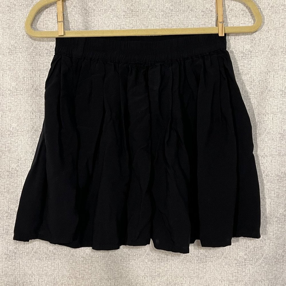 Lorimer NYC Black Flowy Mini Skirt (Medium)
